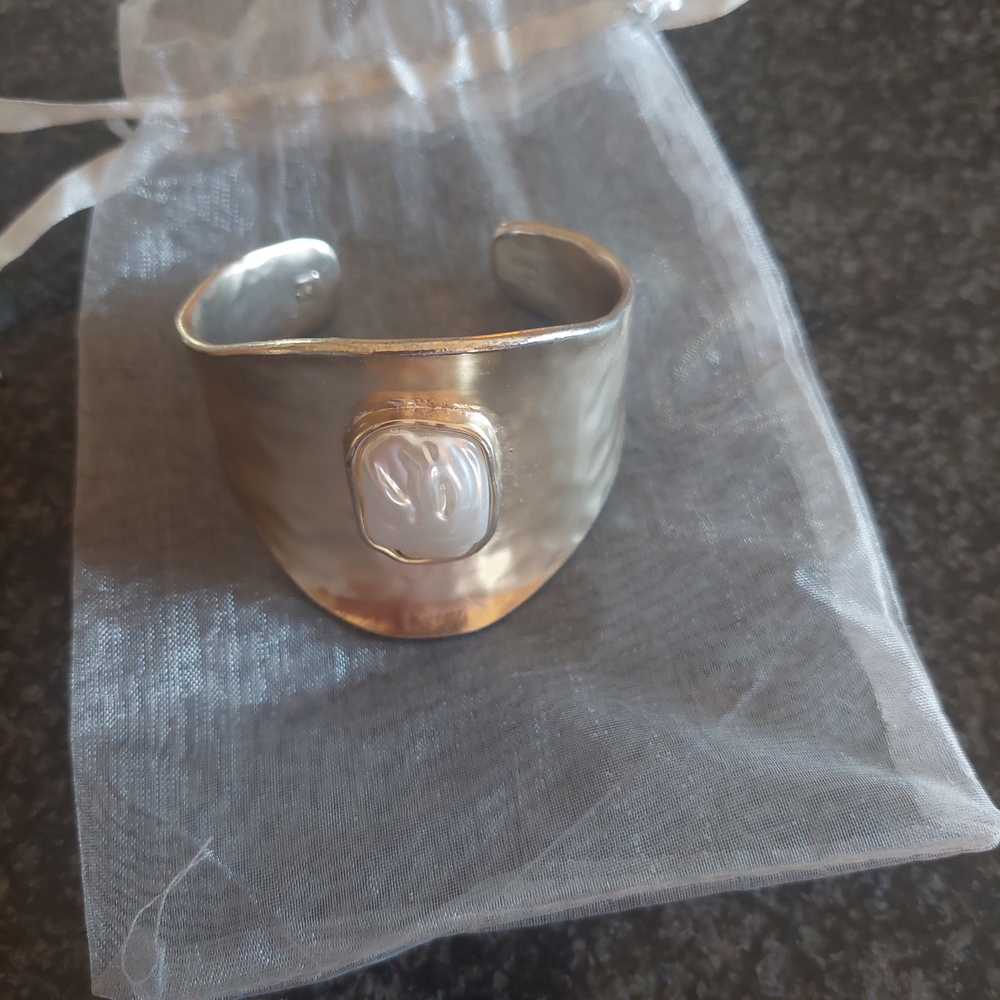 Elegant Gold Cuff Bracelet